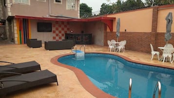 Kolam renang outdoor