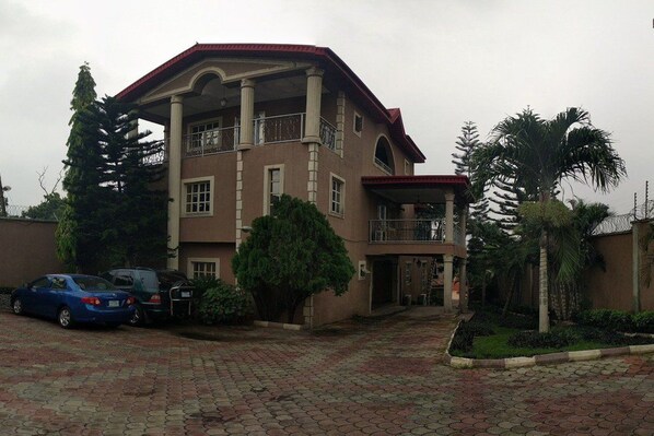 Exterior - Porschester Hotel and Suite (Lagos)