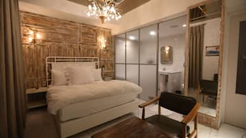 Deluxe Double Room (No Breakfast provided from Saturday to Monday) | 1 bedroom, individually decorated, individually furnished, free WiFi