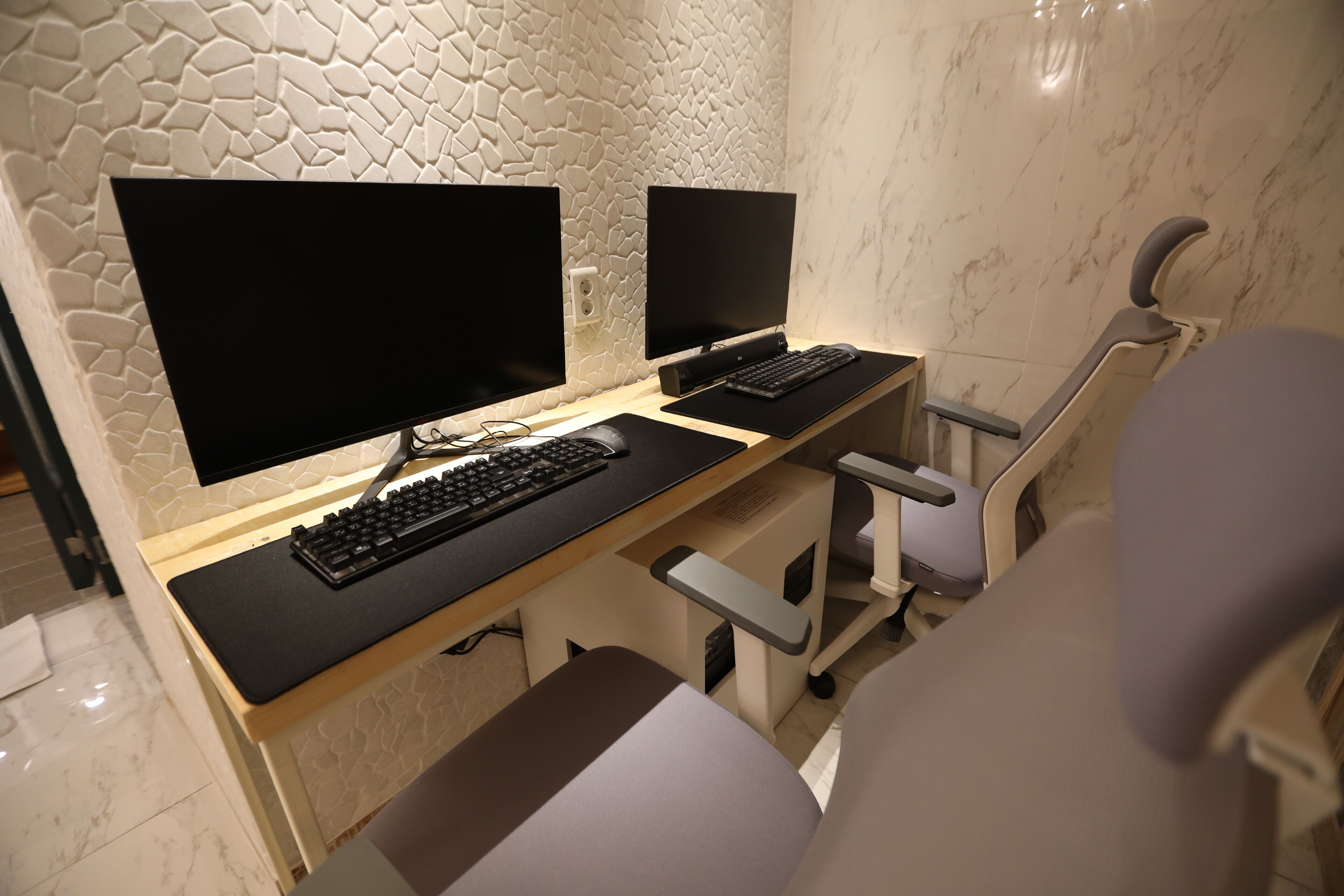 royal suite (no breakfast provided from saturday to monday) | 1 bedroom, individually decorated, individually furnished, free wifi