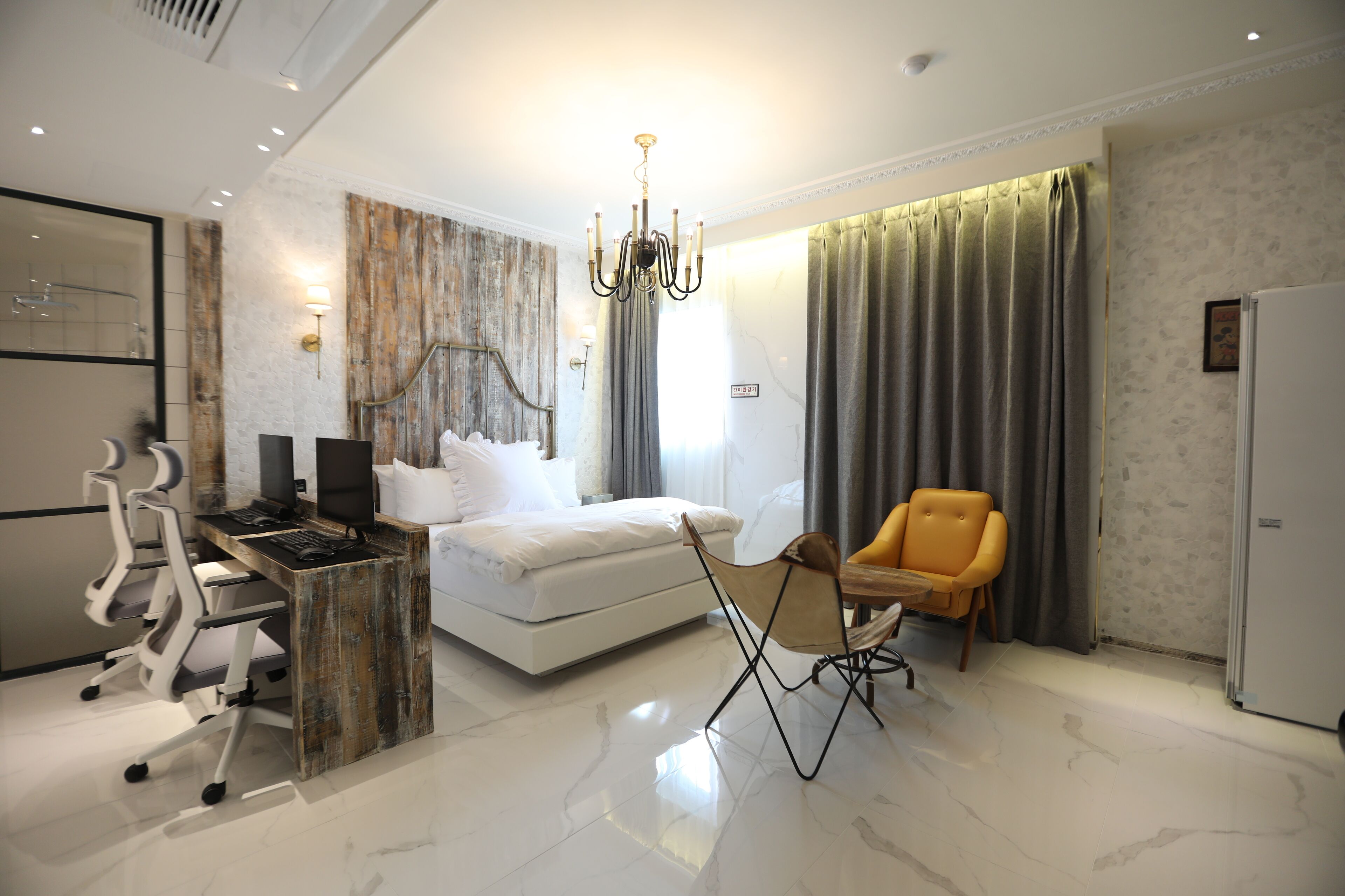 suite (no breakfast provided from saturday to monday) | 1 bedroom, individually decorated, individually furnished, free wifi