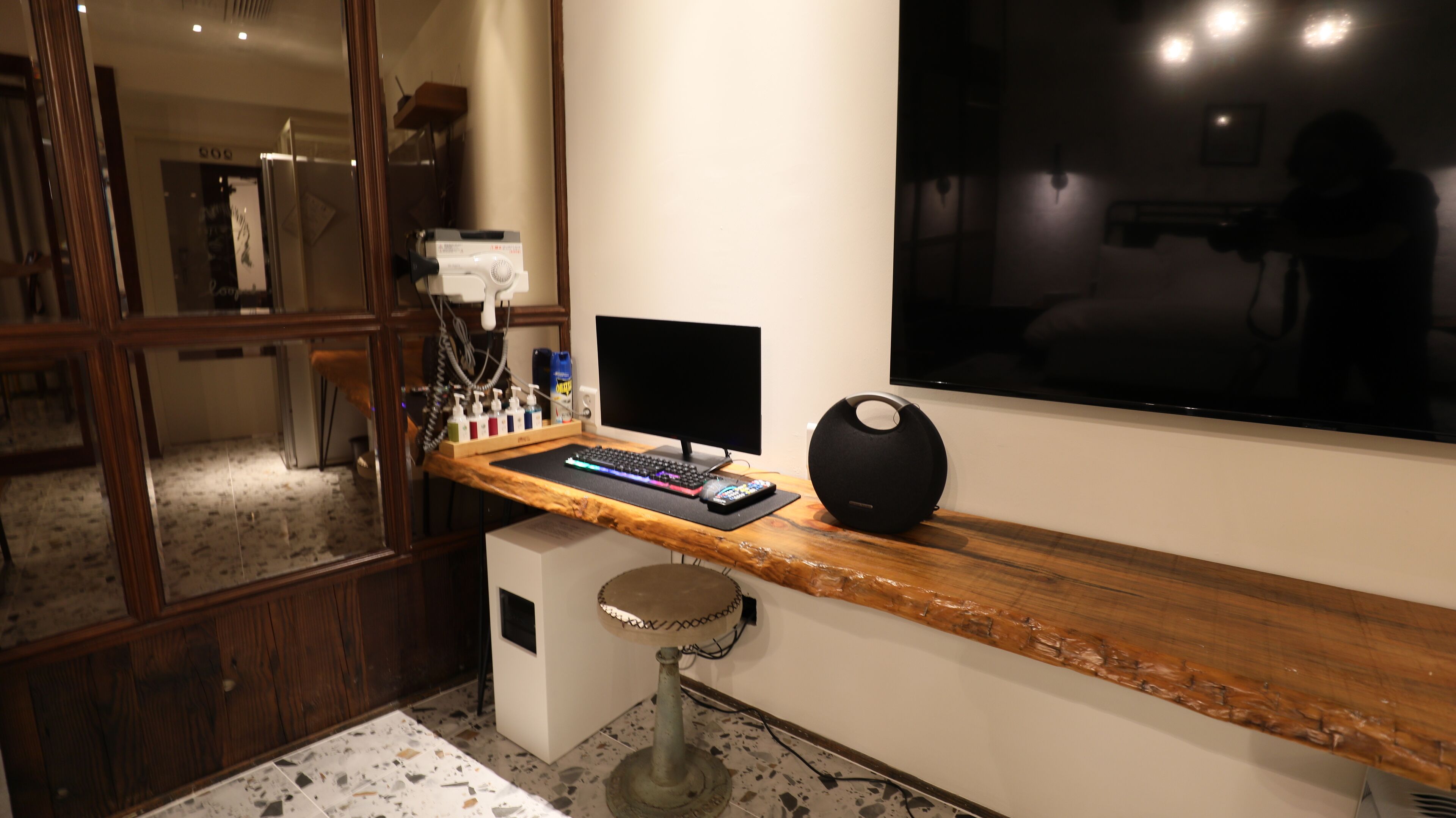 deluxe double room (no breakfast provided from saturday to monday) | 1 bedroom, individually decorated, individually furnished, free wifi