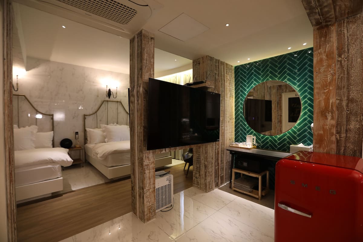 1 habitación, decoración personalizada y muebles diferentes