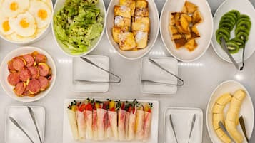 Inbegriffenes Frühstücksbuffet unter der Woche