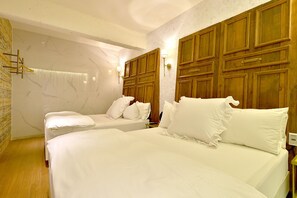 A hotel room with two beds, marble walls, wooden paneling, and wall-mounted lighting. - February Hotel Sungseo (Daegu)
