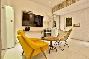 Suite (No Breakfast provided from Saturday to Monday)