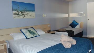 Comfort Studio Suite, Multiple Beds | Premium bedding, in-room safe, desk, laptop workspace