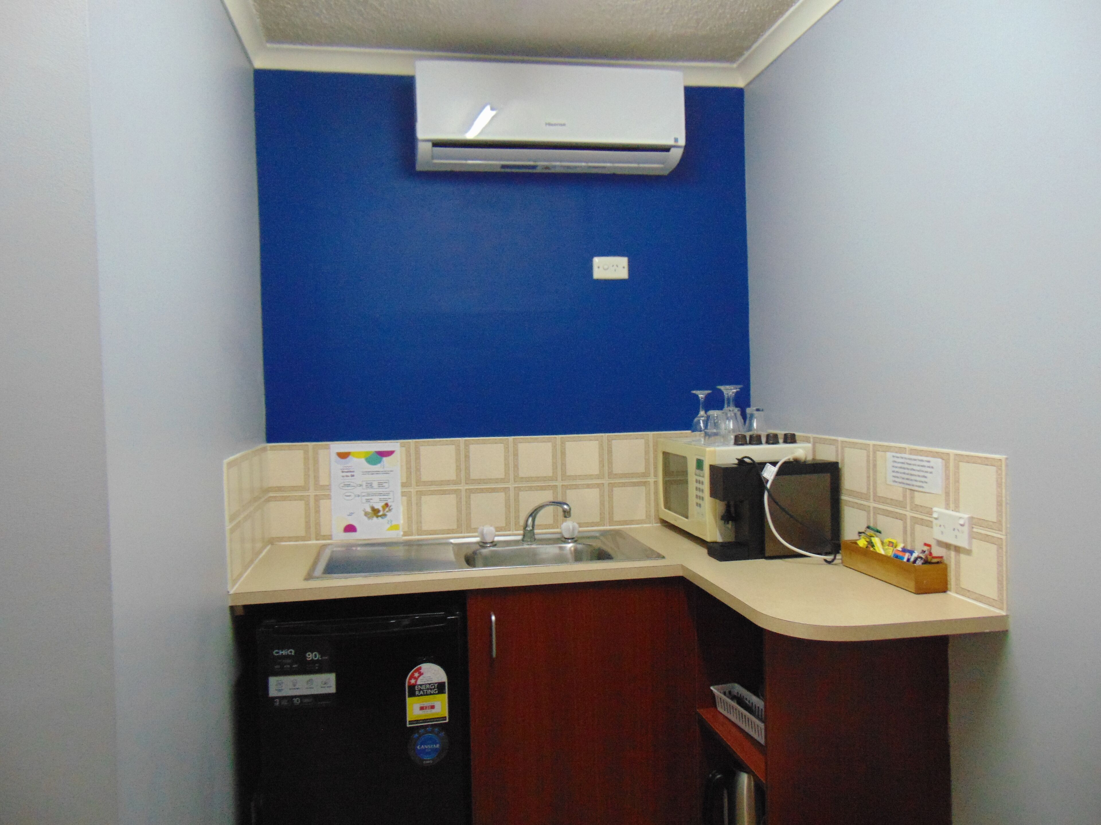 comfort studio suite, multiple beds | private kitchenette | fridge, microwave, coffee/tea maker, electric kettle