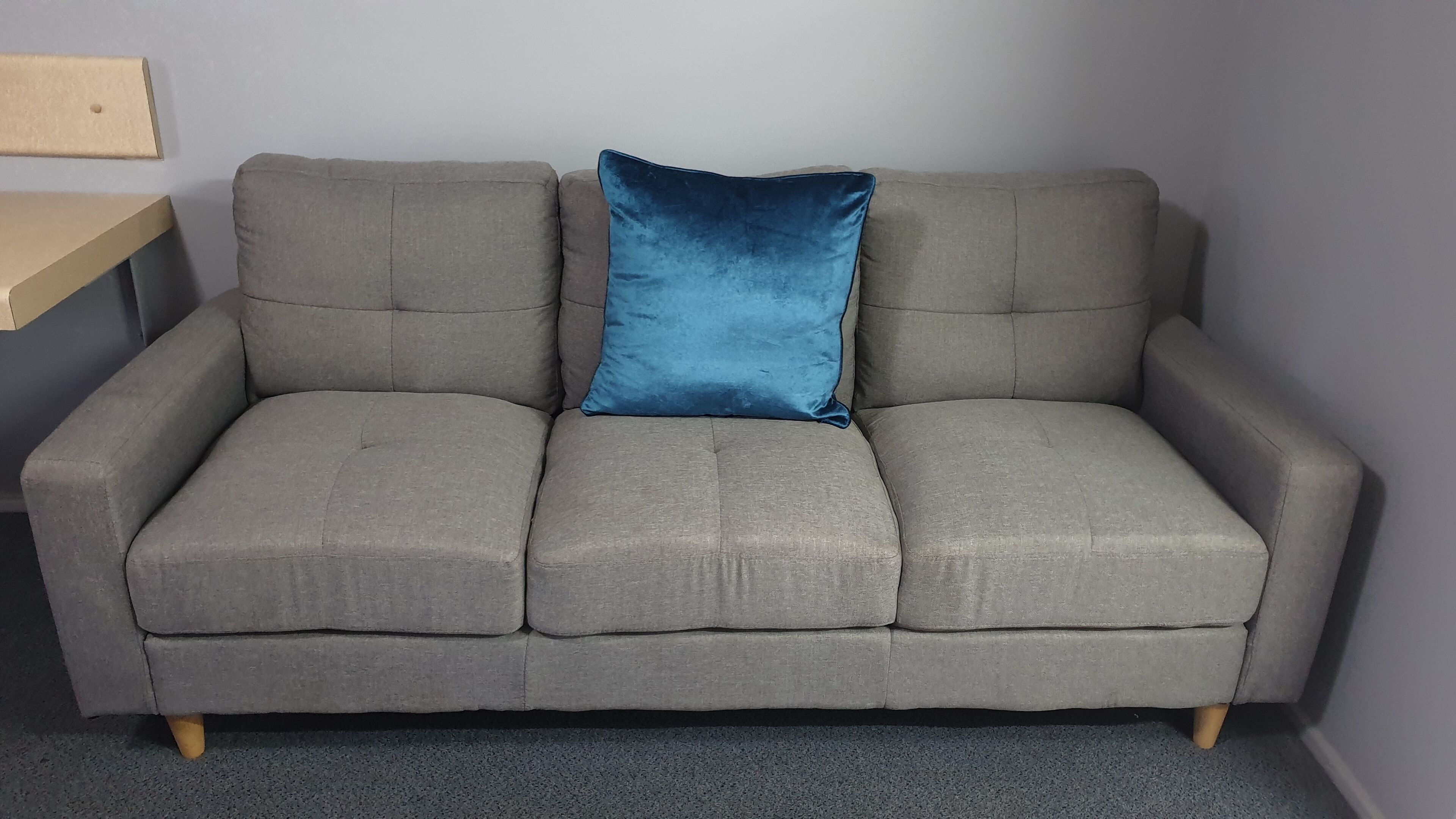 economy studio, 1 queen bed | premium bedding, in-room safe, desk, laptop workspace