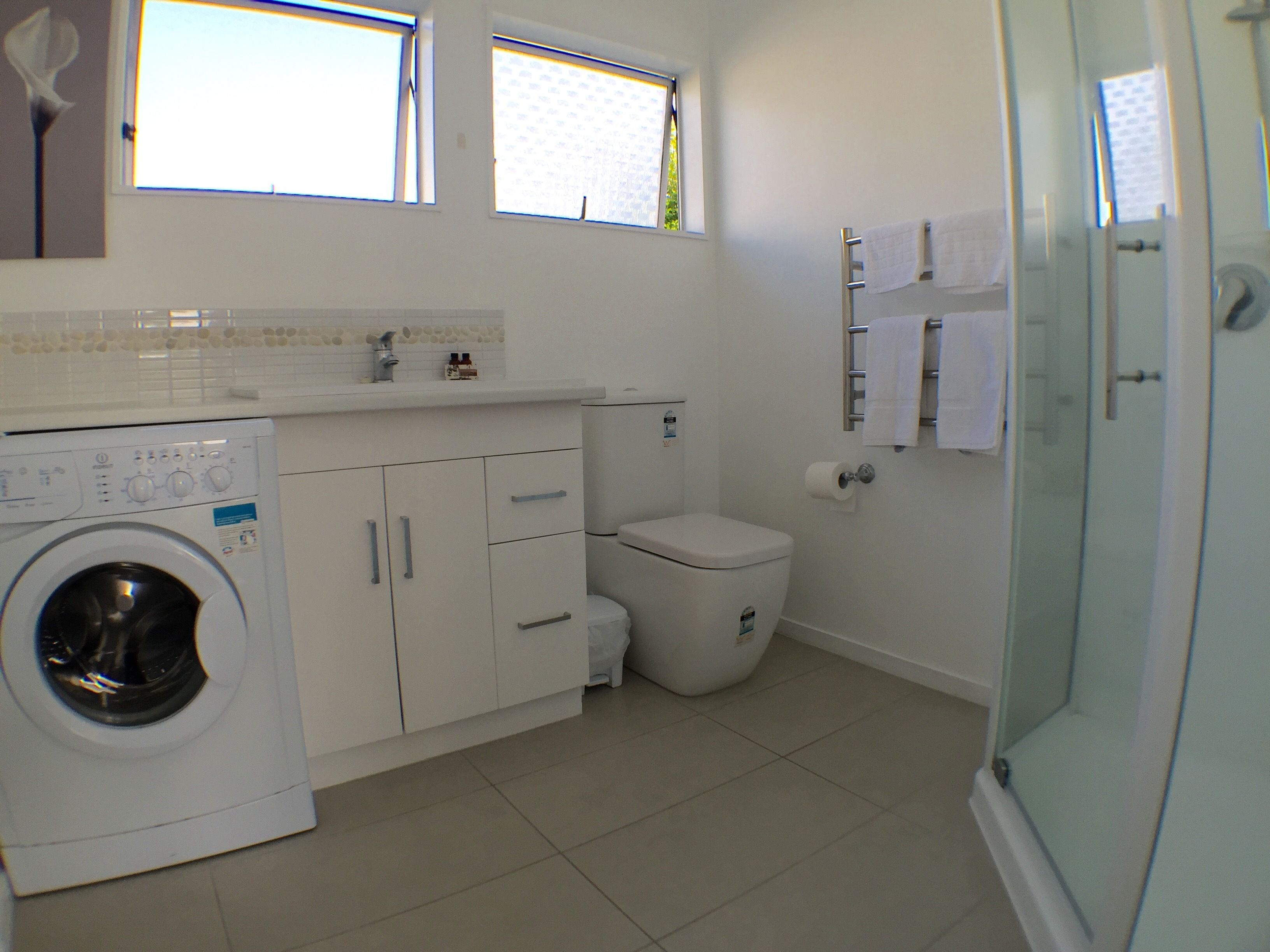 2 Bedroom Apartment | Bathroom | Shower, free toiletries, hair dryer, towels