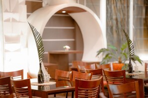 Breakfast, lunch and dinner served - Emerald Boutique Hotel (Legazpi)