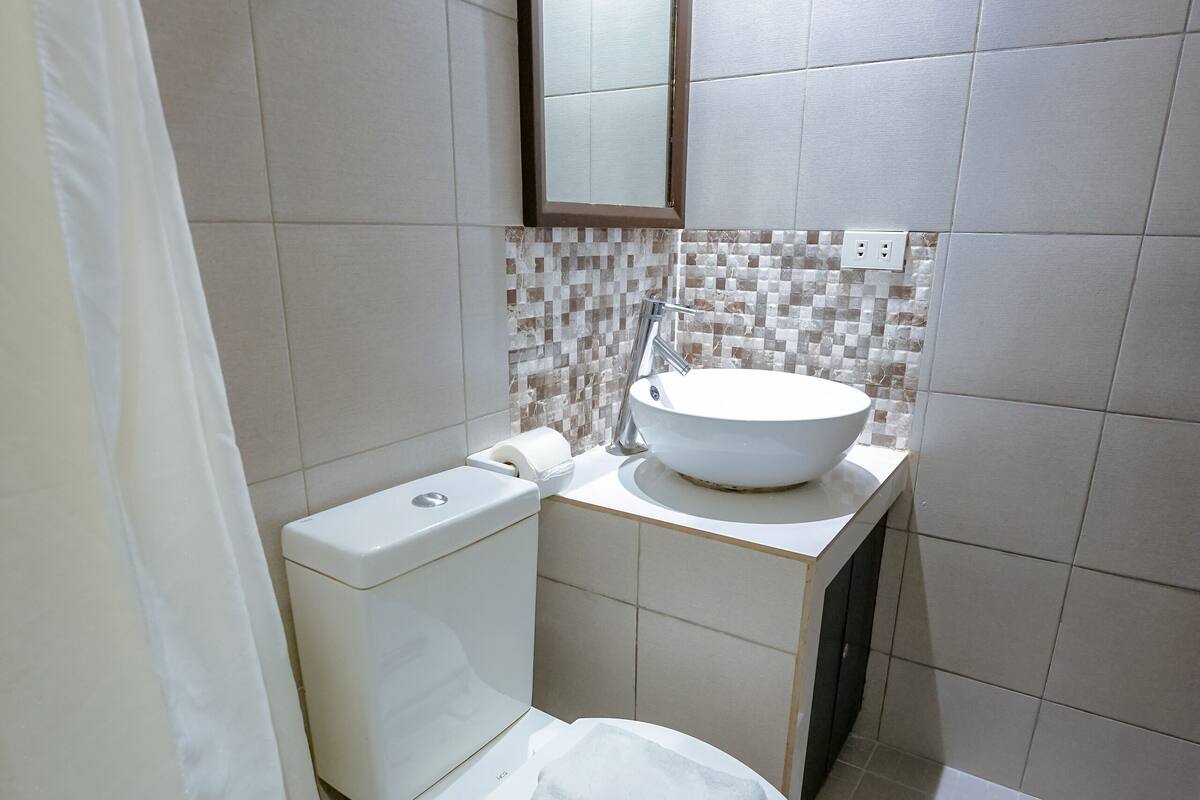 superior double room | bathroom | shower, free toiletries, hair dryer, slippers