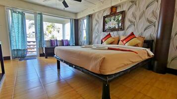 Deluxe Room | Desk, free WiFi