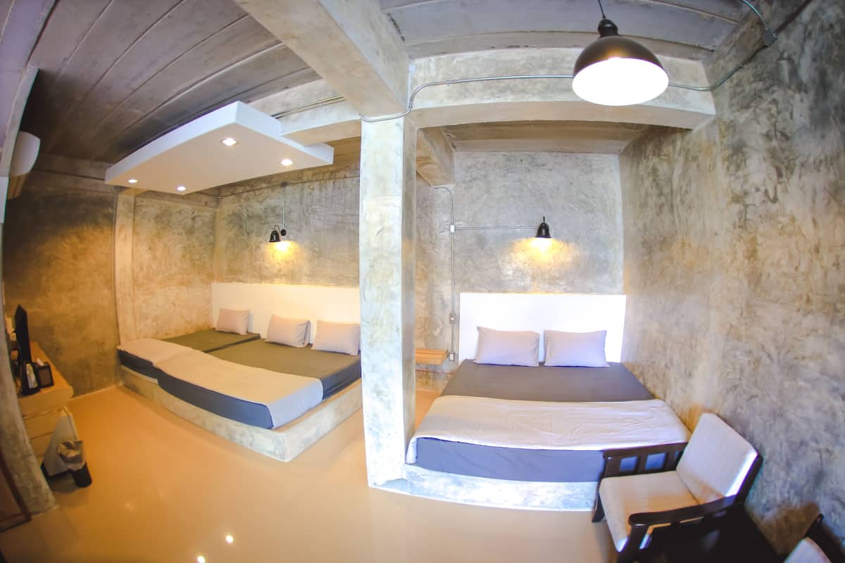 Family Suite | Desk, free WiFi