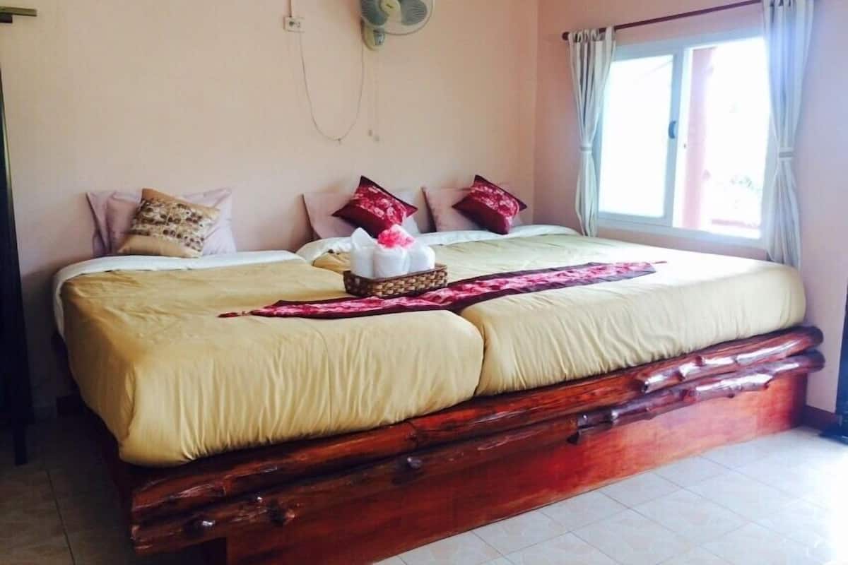 Mountain View Room | Desk, free WiFi
