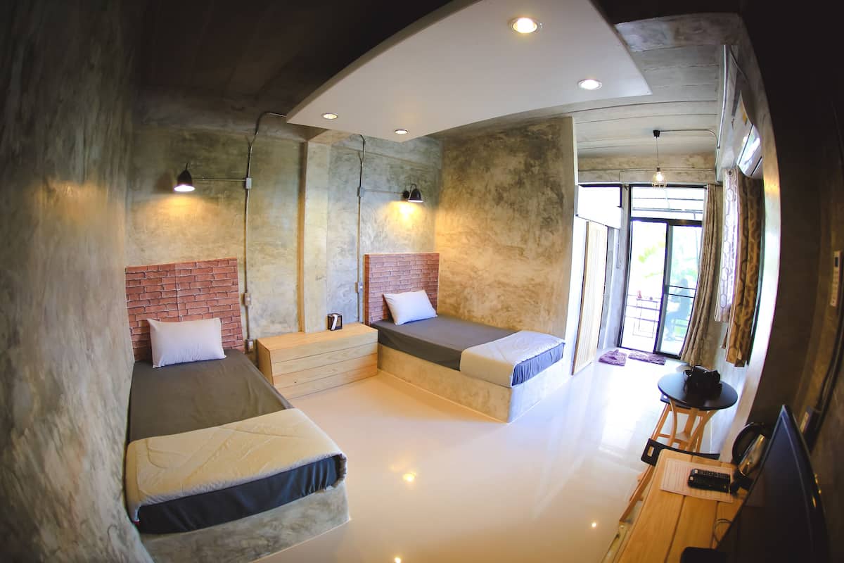 Studio Triple Room | Desk, free WiFi