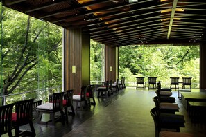 Lobby sitting area - Hoshino Resorts KAI Kawaji (Nikko)