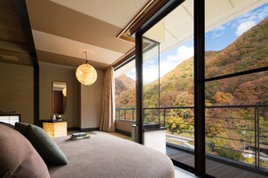 Habitación tradicional, vistas al río (Japanese-style, GB2) | Minibar (con algunos artículos gratuitos), caja fuerte, escritorio