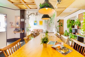 Lobby sitting area - Nara Guesthouse 3F (Nara)