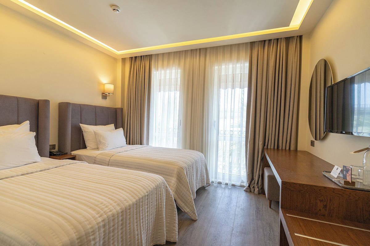 Deluxe Twin Room | Premium bedding, minibar, in-room safe, soundproofing