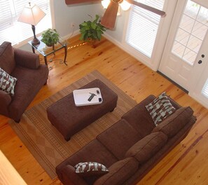 Standaard cottage, 2 slaapkamers, 2 badkamers | Woonruimte | Televisie