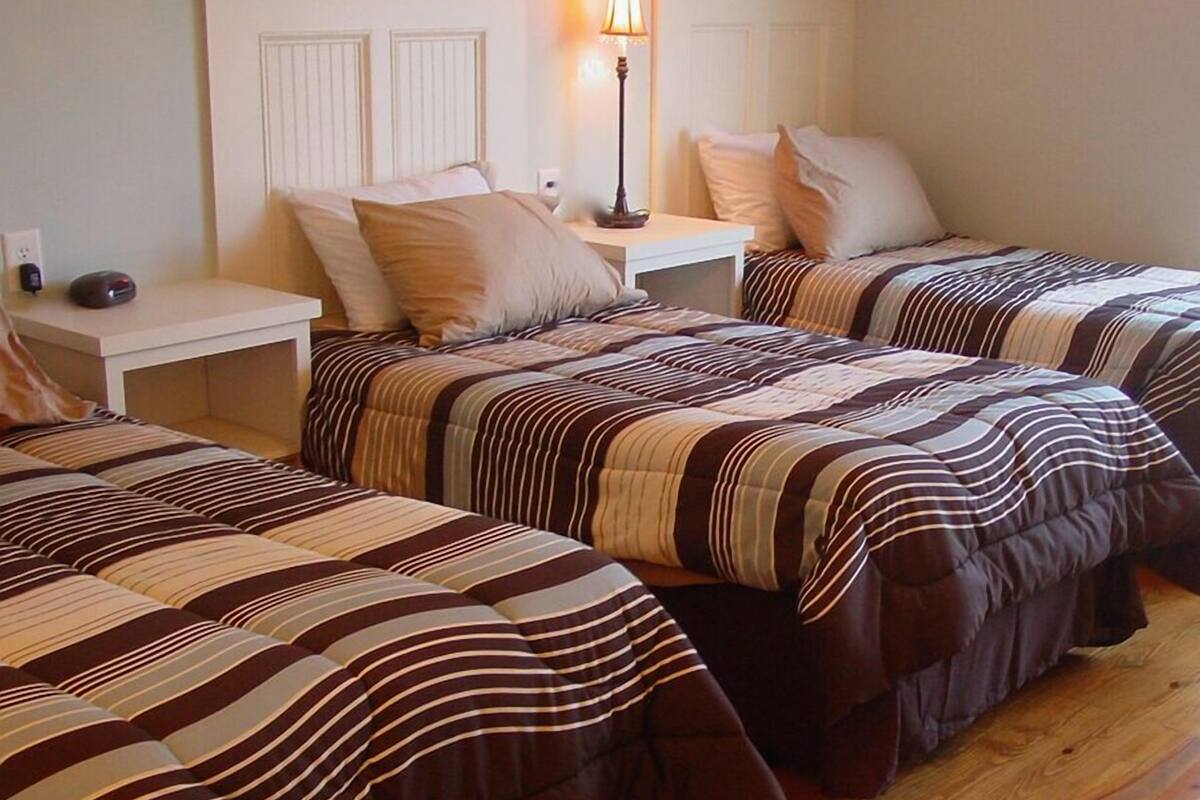 Standard Cottage, 2 Bedrooms, Shared Bathroom | 1 bedroom, iron/ironing board, free WiFi