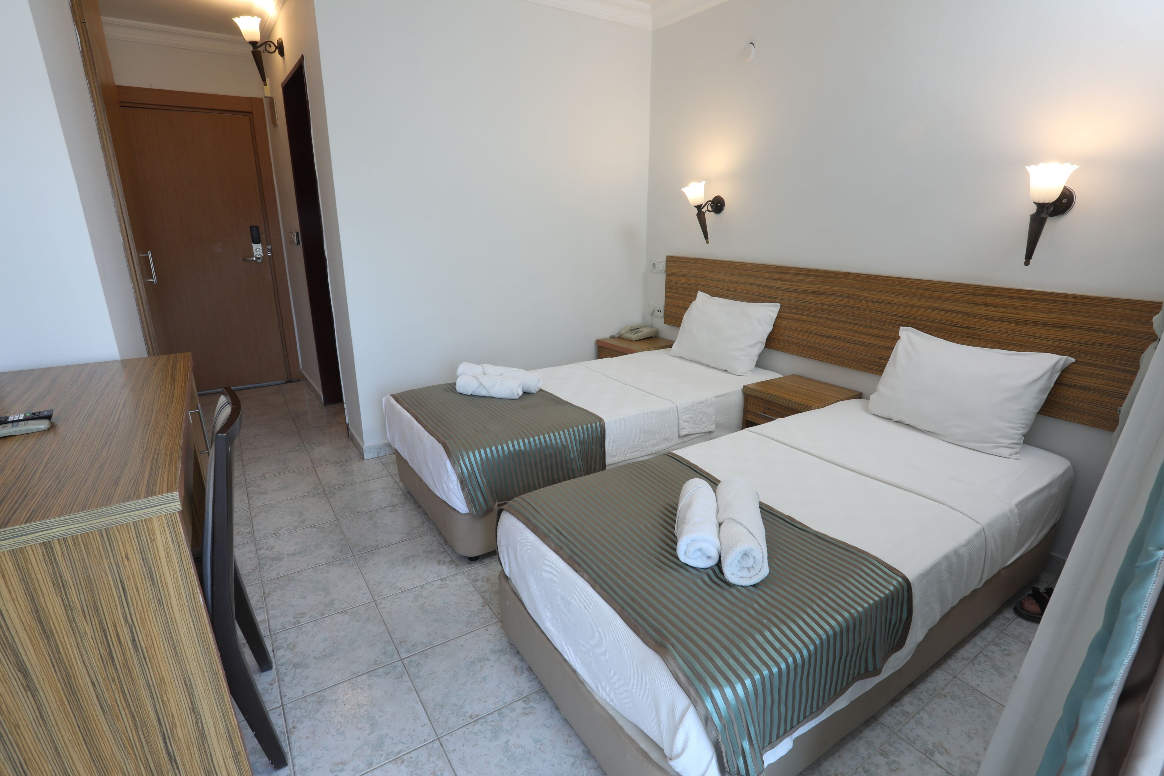 Economy Double Room Single Use | Egyptian cotton sheets, premium bedding, minibar, desk