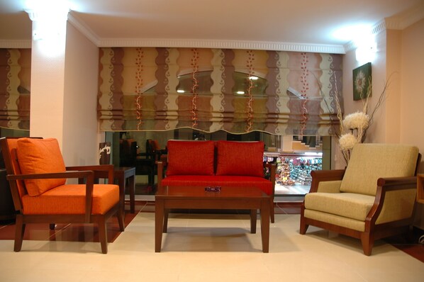 Coin salon dans le hall