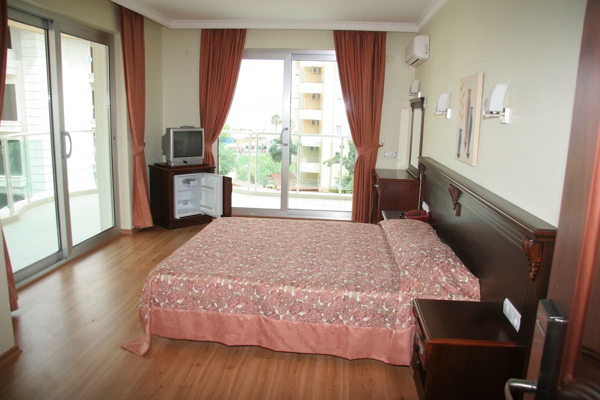 Desk, iron/ironing board, free WiFi
