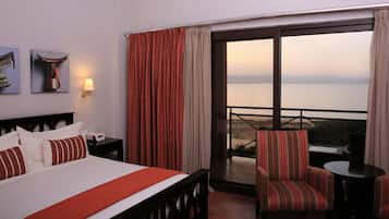 Minibar, safe på rommet, skrivebord og strykejern/-brett