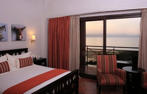 Minibar, in-room safe, desk, iron/ironing board