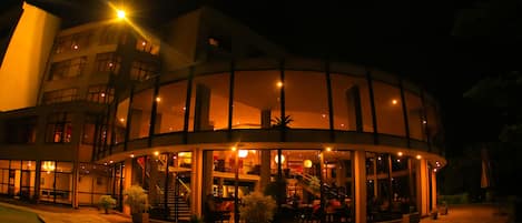 Façade de lâhĂ©bergement - soirĂ©e/nuit