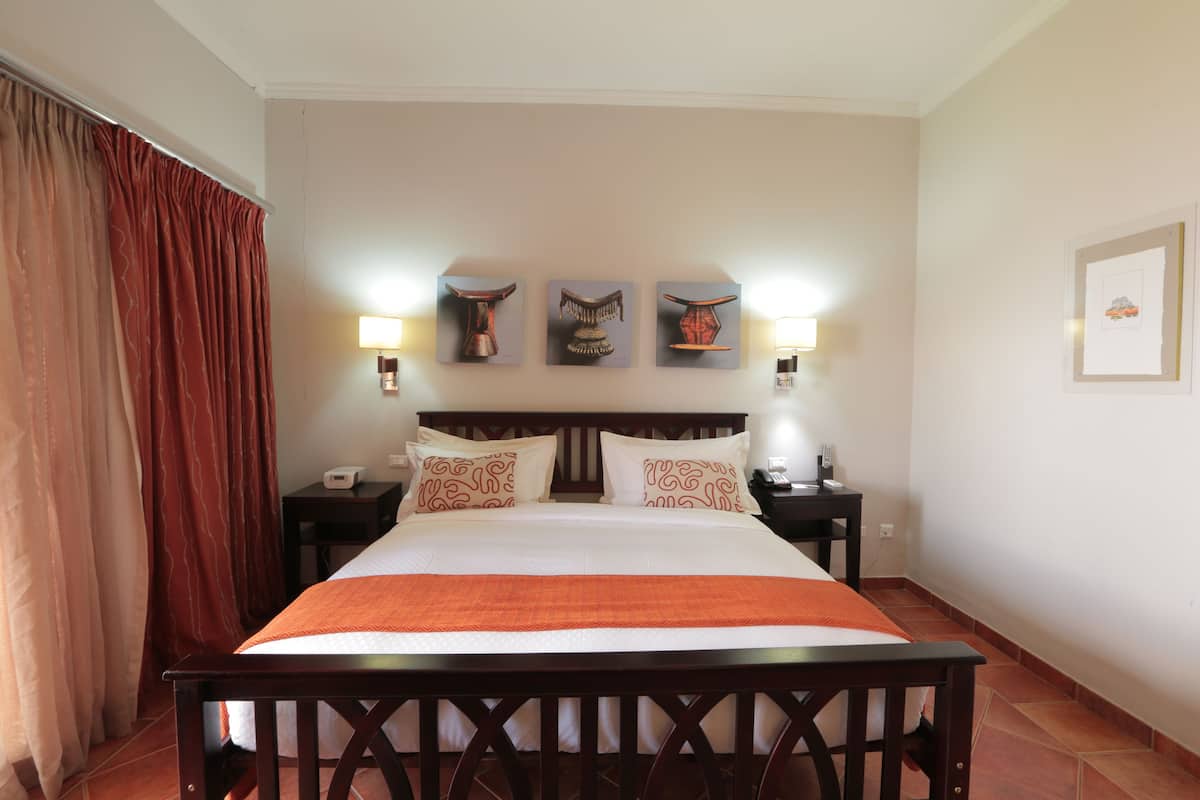 1 chambre, minibar, coffres-forts dans les chambres, bureau