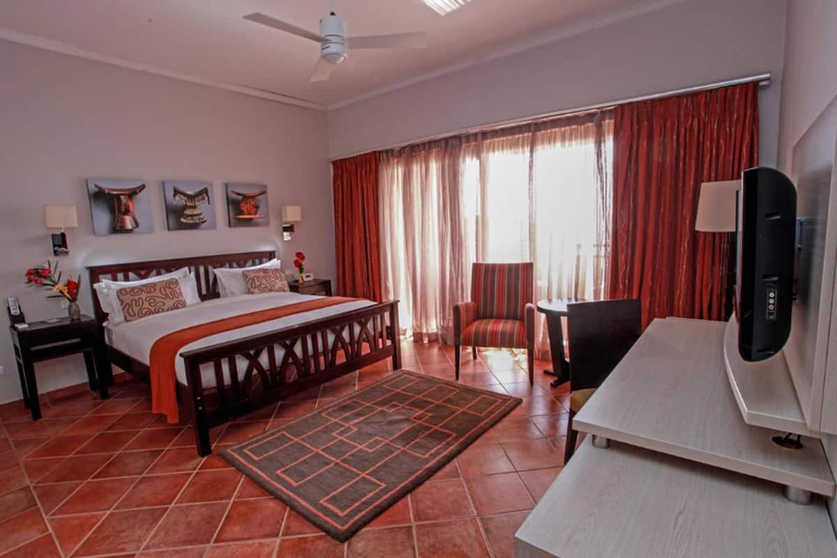 1 chambre, minibar, coffres-forts dans les chambres, bureau