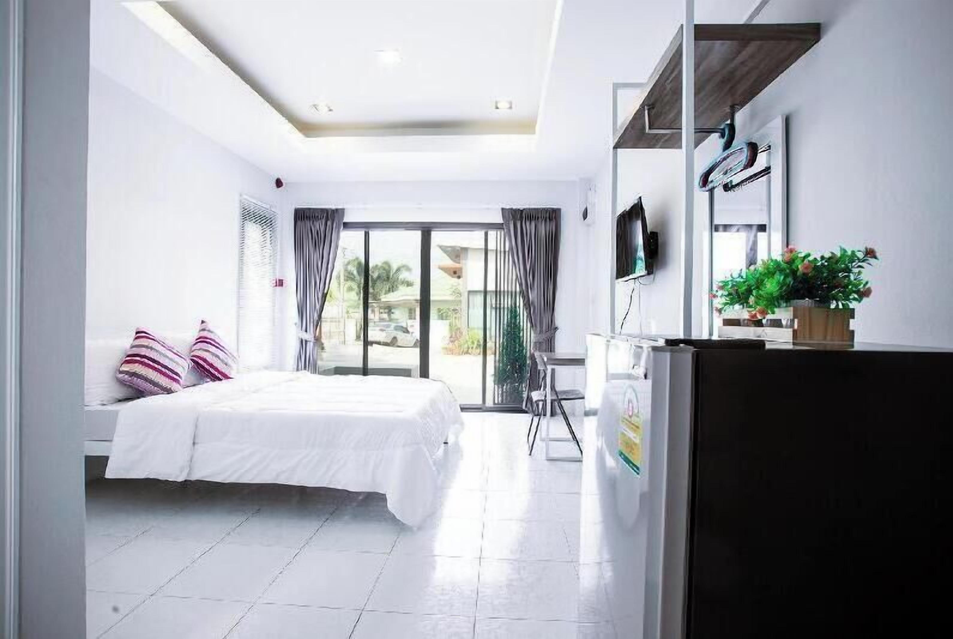 Desk, blackout drapes, free WiFi