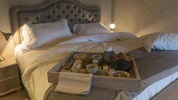 Suite Junior | Couette en duvet d'oie, minibar, coffres-forts dans les chambres
