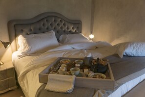 Junior-Suite | Daunenbettdecken, Minibar, Zimmersafe, individuell dekoriert