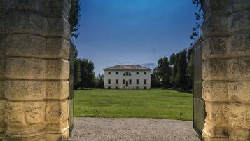 Fachada de la propiedad