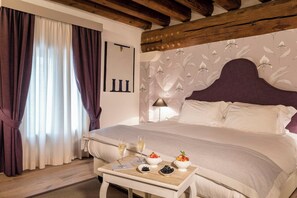 Down comforters, minibar, in-room safe, individually decorated - La Barchessa di Villa Pisani (Lonigo)
