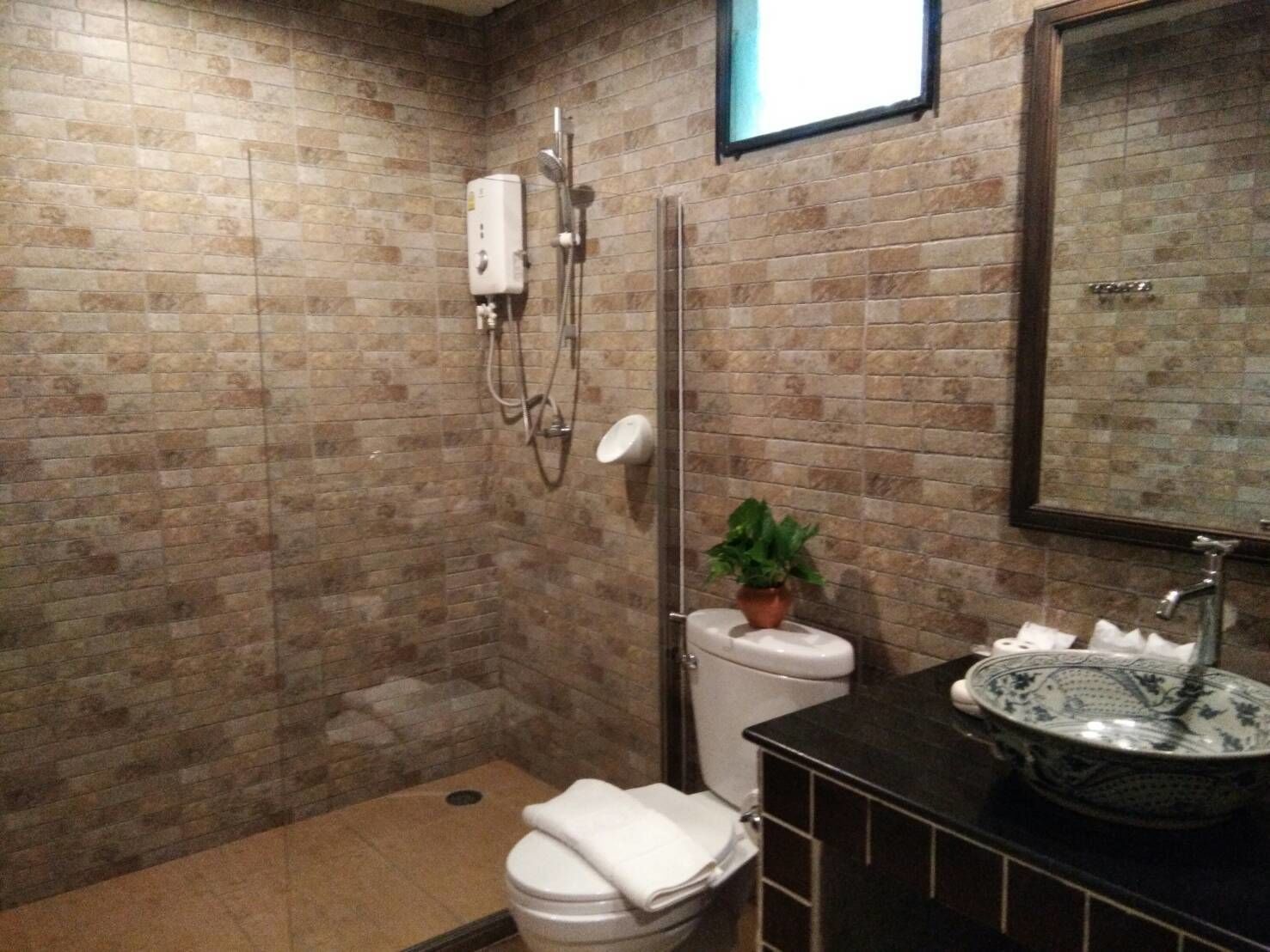 superior twin room | bathroom | shower, free toiletries, hair dryer, slippers