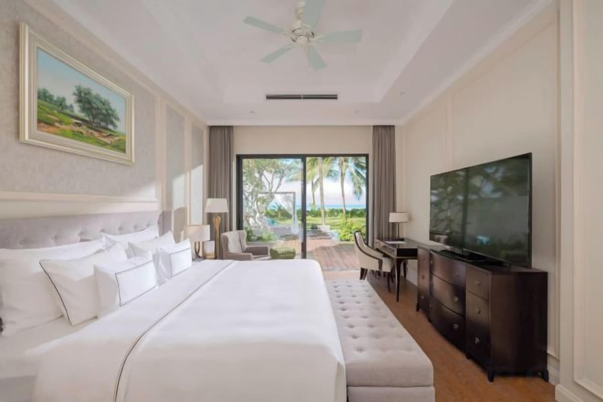 Minibar, két bảo mật tại phòng, bàn 