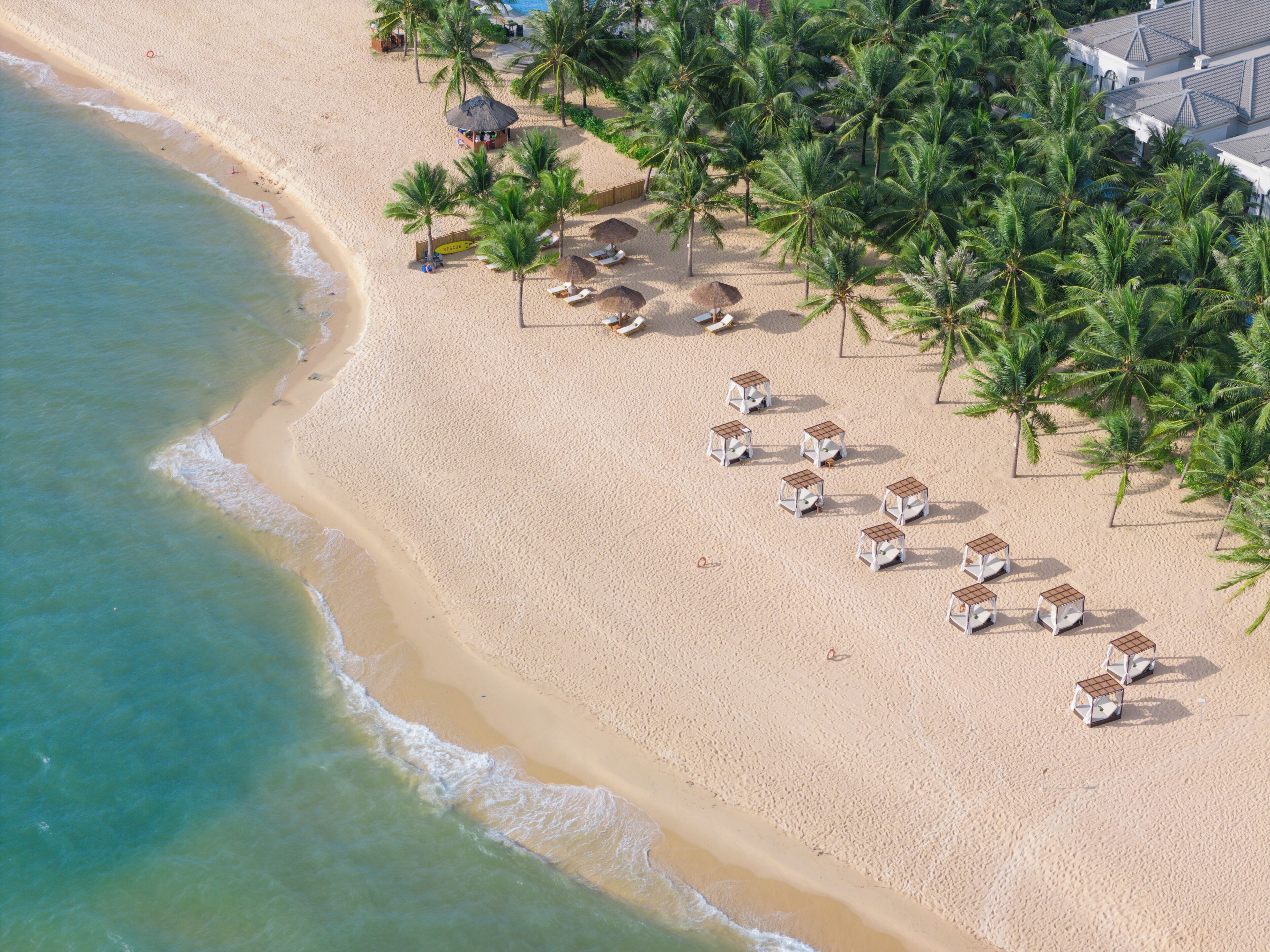 Private beach, beach bar, sailing, kayaking