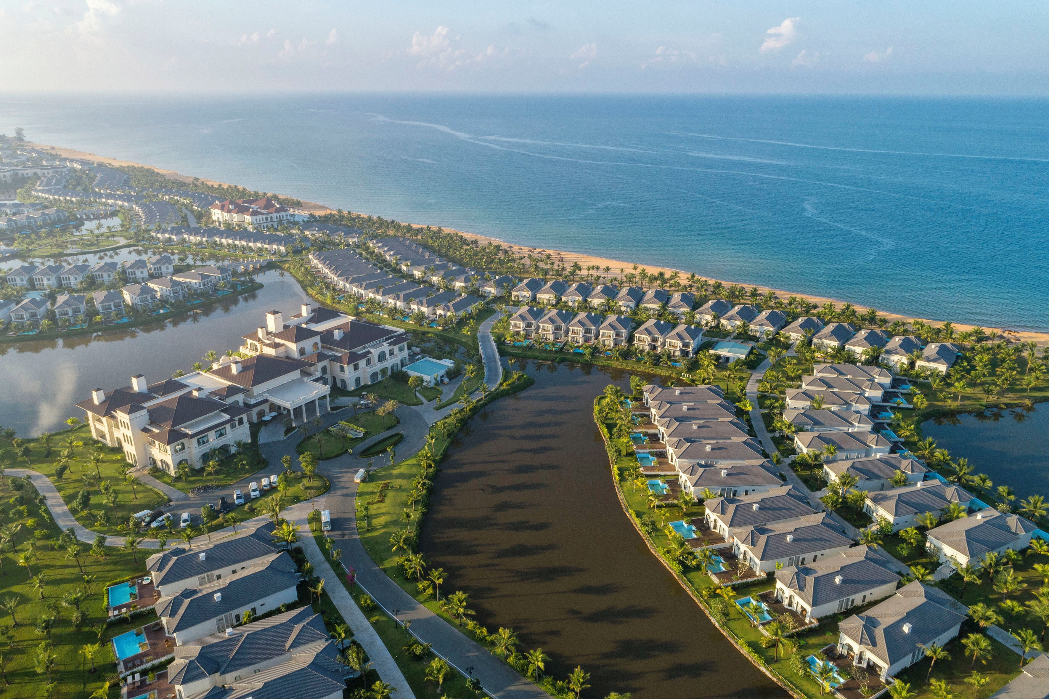private beach, beach bar, sailing, kayaking