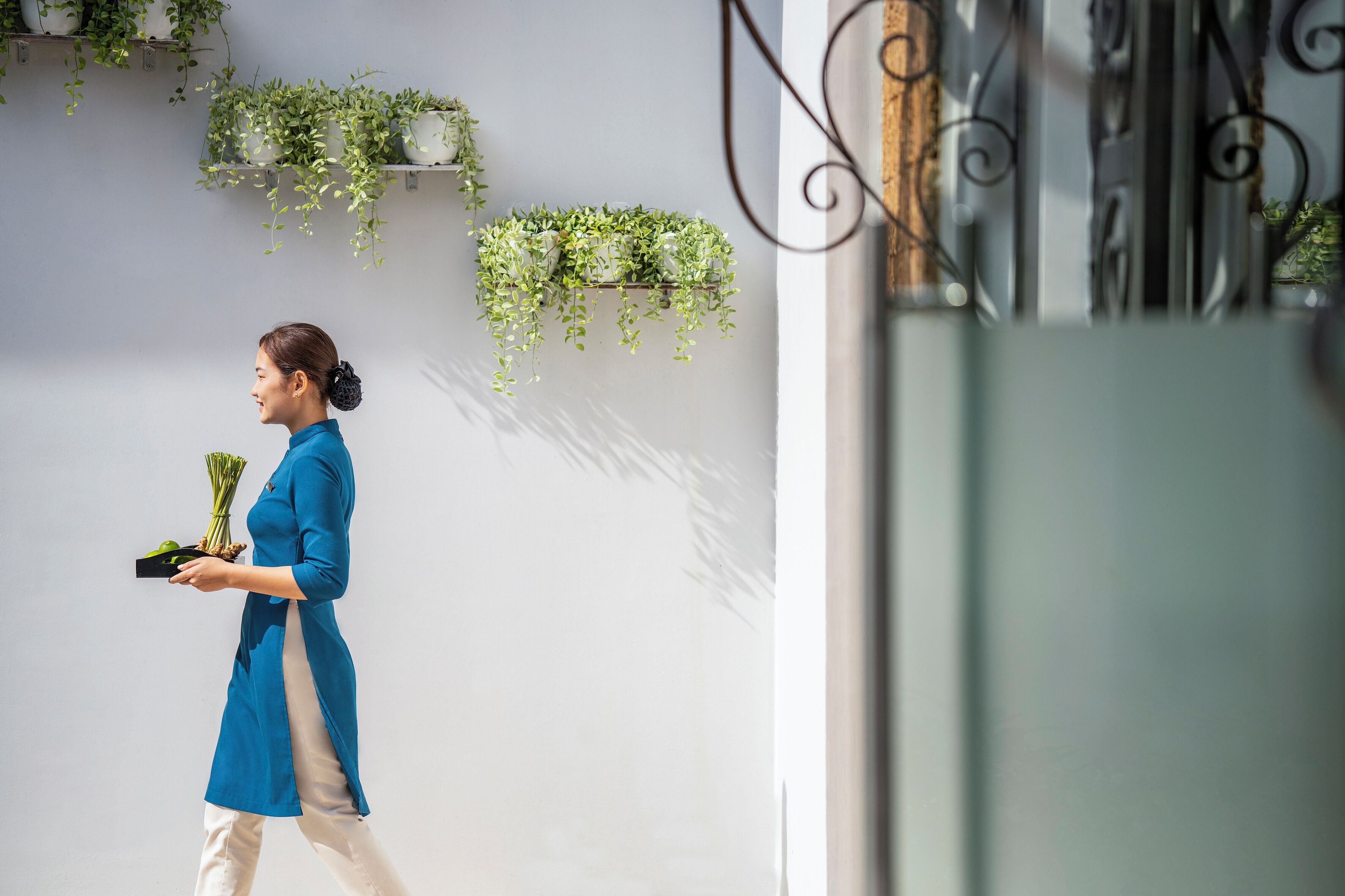 couples treatment room(s), sauna, hot tub, steam room, body treatments