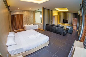 익스클루시브 스위트, 킹사이즈침대 1개, 금연, 분사식 욕조 | 고급 침구, 미니바, 책상, 간이 침대