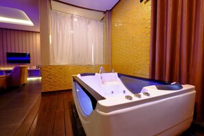 Suite – exclusive, 1 kingsize-seng, ikke-røyk, massasjebadekar | Spa | Thailandsk massasje