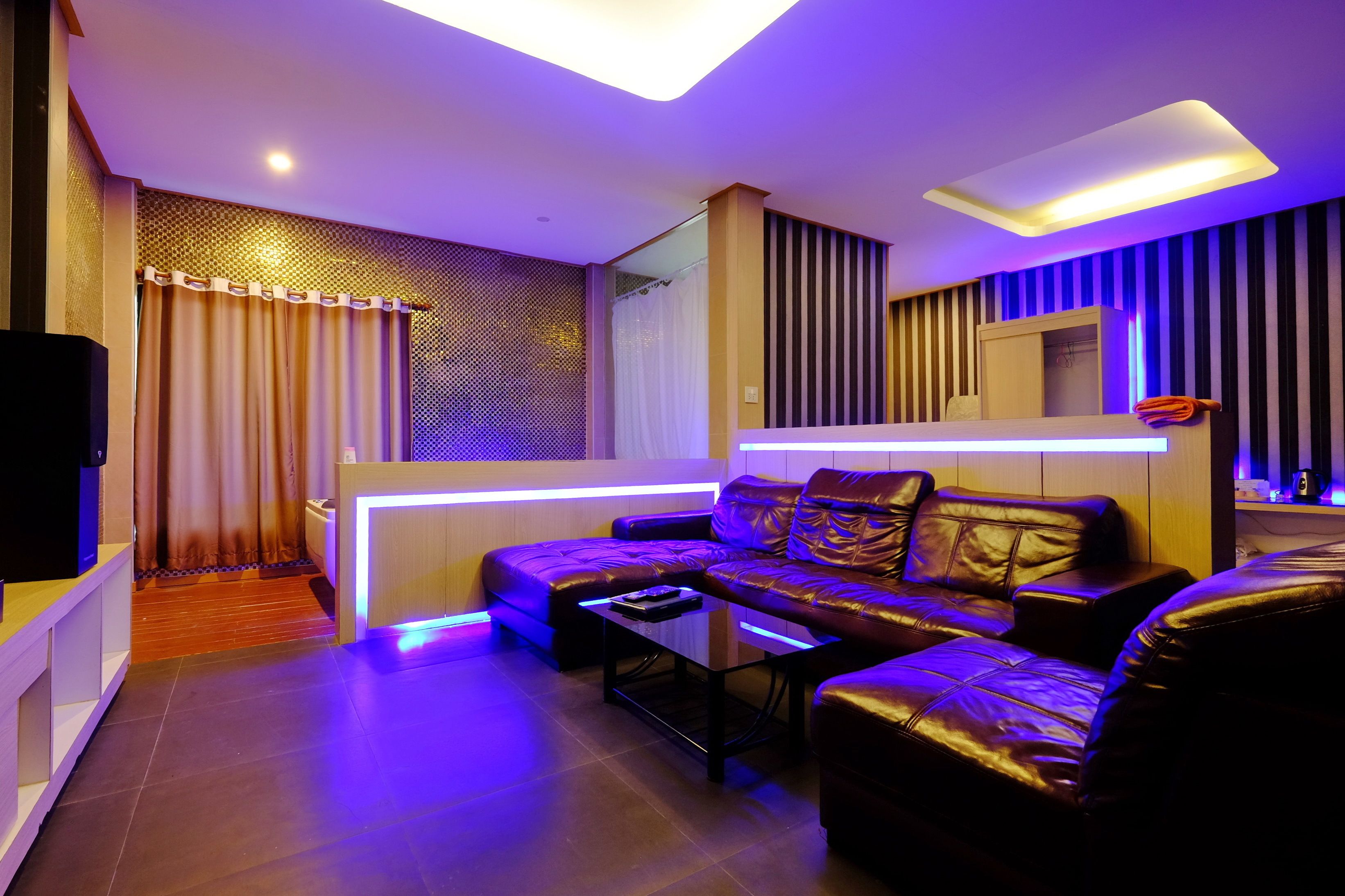 Exklusiv svit - 1 kingsize-säng - icke-rökare - bubbelbad | Minibar, skrivbord, gratis wi-fi och sängkläder