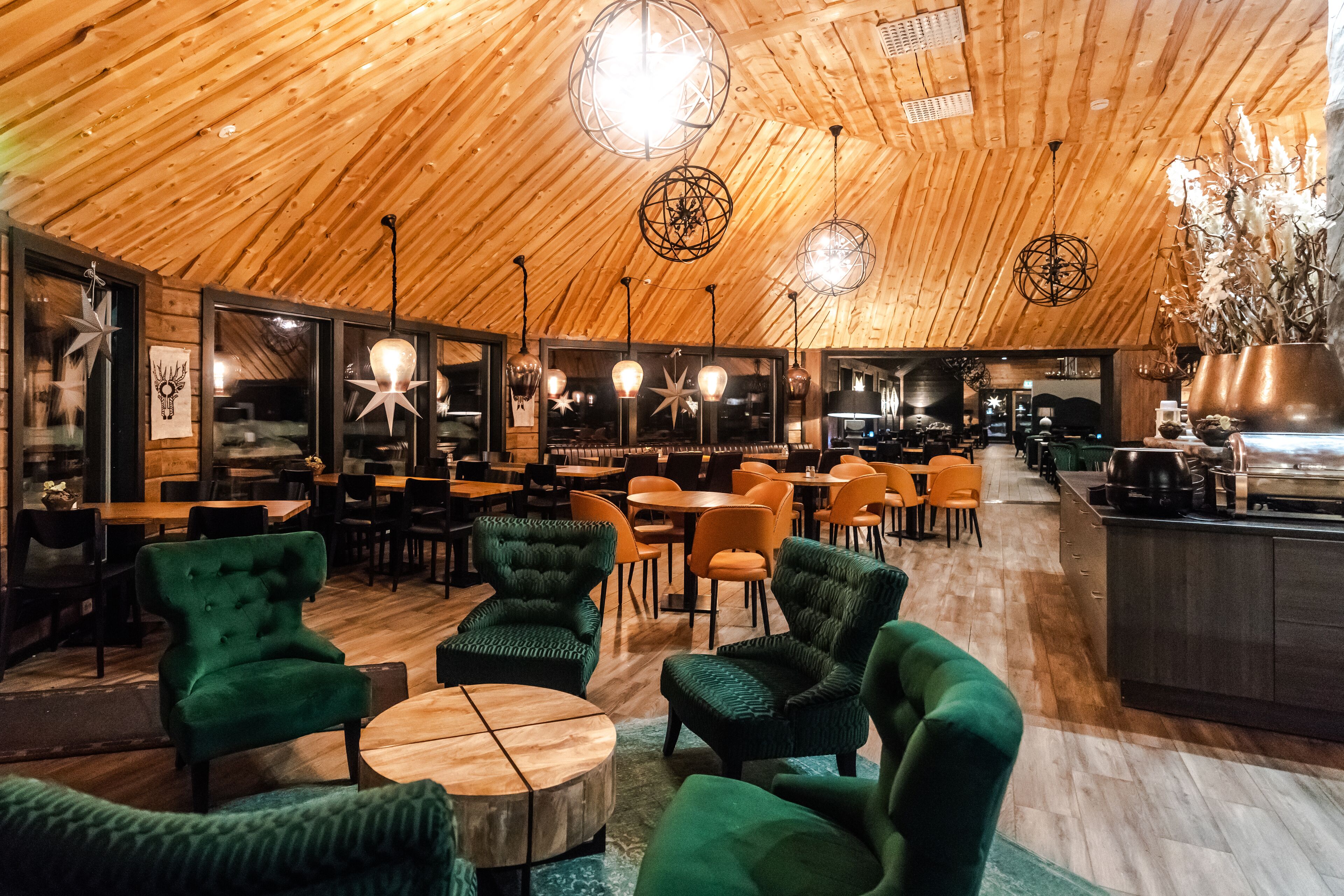 Breakfast, lunch, dinner served; international cuisine 