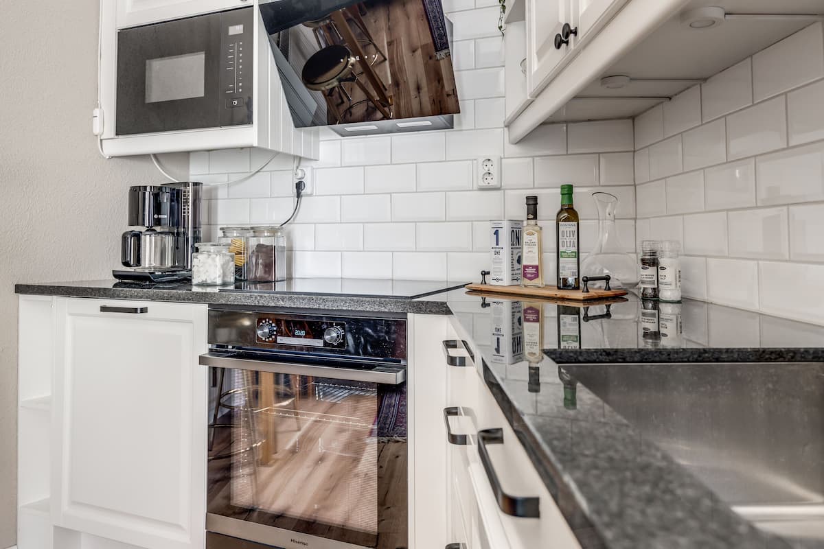 deluxe double room | private kitchen | mini-fridge