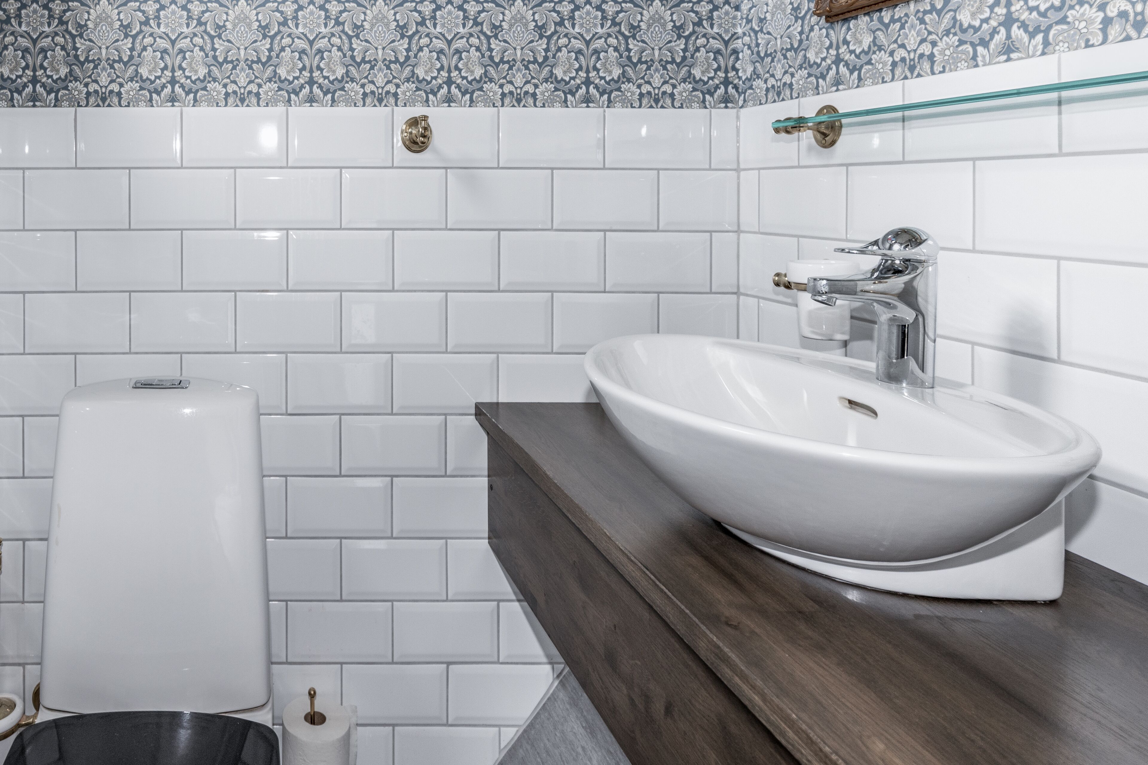 economy double room | bathroom | shower, free toiletries, hair dryer, towels